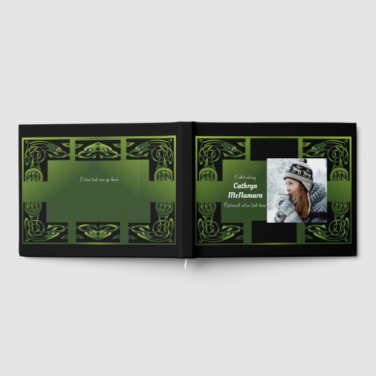 Traditional Green Irish Celtic Design Gästebuch (Voll)