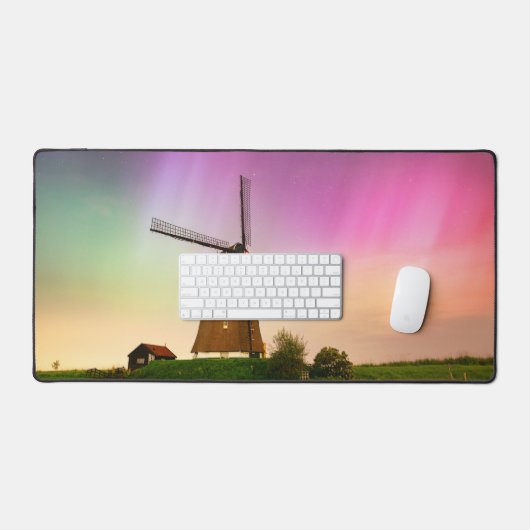 Traditional windmill under the Northern Lights Schreibtischunterlage (Tastatur & Maus)
