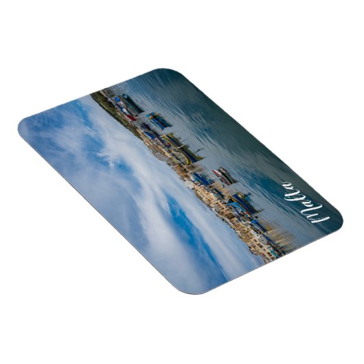 Traditionelle bunte Fischerboote im Hafen Magnet (Rechte Seite)