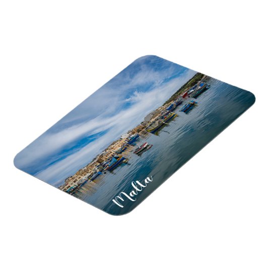 Traditionelle bunte Fischerboote im Hafen Magnet (Linke Seite)