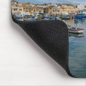 Traditionelle bunte Fischerboote im Hafen Mousepad (Ecke)