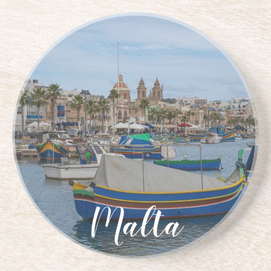Traditionelle bunte Fischerboote in Malta Getränkeuntersetzer (Vorne)