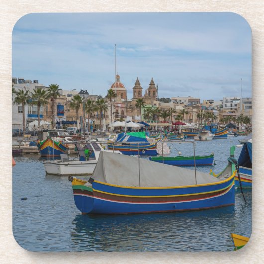 Traditionelle bunte Fischerboote in Malta Getränkeuntersetzer (Vorderseite)