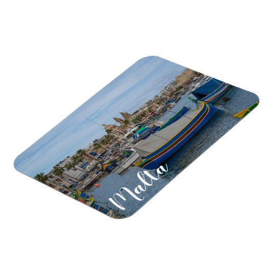 Traditionelle bunte Fischerboote in Malta Magnet (Linke Seite)