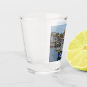 Traditionelle bunte Fischerboote in Malta Schnapsglas (Links)