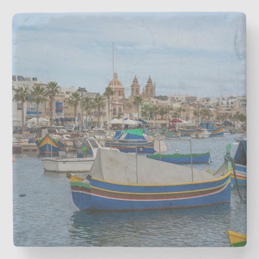 Traditionelle bunte Fischerboote in Malta Steinuntersetzer (Vorderseite)