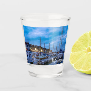 Traditionelle Fischerstadt Nachtszene Schnapsglas