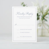Traditionelle formale Elegant Dusty Blue Wedding RSVP Karte (Stehend Vorderseite)