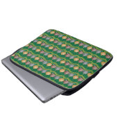 Traditionelle frohe Weihnachtsgrün-Ornamente Laptopschutzhülle (Vorne Knopf)