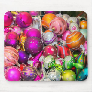 Traditionelle Glasverzierungen am Weihnachtsmarkt Mousepad
