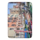 Traditionelle Gondel in Venedig Badematte (Vorderseite Vertikal)