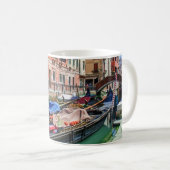 Traditionelle Gondel in Venedig Kaffeetasse (VorderseiteRechts)