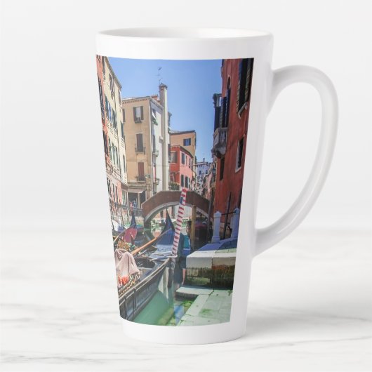 Traditionelle Gondel in Venedig Milchtasse (Rechts)
