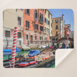 Traditionelle Gondel in Venedig Sherpadecke