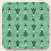 Traditionelle grüne Weihnachtsbäume und Rentiere Getränkeuntersetzer (Vorderseite)