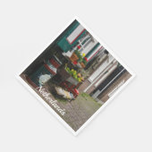 Traditionelle holländische Holzschuhe auf der Stra Serviette (Ecke)