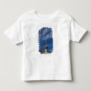 Traditionelle hölzerne russisch-orthodoxe Kirche Kleinkind T-shirt