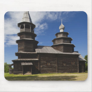 Traditionelle hölzerne russisch-orthodoxe Kirche Mousepad