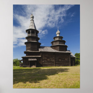 Traditionelle hölzerne russisch-orthodoxe Kirche Poster