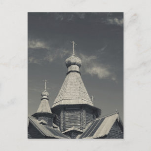 Traditionelle hölzerne russisch-orthodoxe Kirche Postkarte