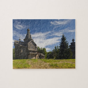 Traditionelle hölzerne russisch-orthodoxe Kirche Puzzle