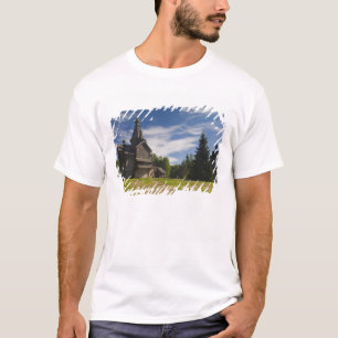 Traditionelle hölzerne russisch-orthodoxe Kirche T-Shirt