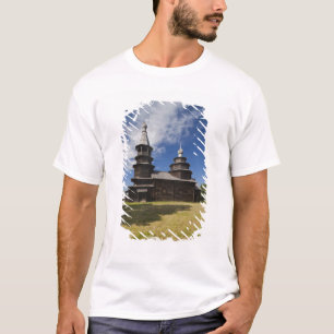 Traditionelle hölzerne russisch-orthodoxe Kirche T-Shirt