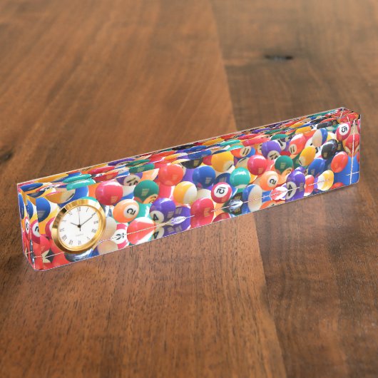 Traditionelle Nachtballfarben, Namensschild-Uhr Namensplakette (Seite)