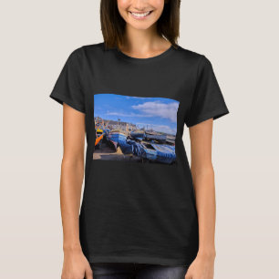 Traditionelle Northumbrianische Fischerkoblen bei  T-Shirt