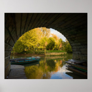 Traditionelle Oxford-Punts unter der Magdalen Brid Poster