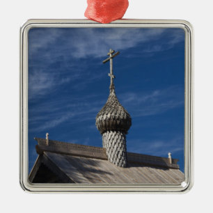 Traditionelle russisch-orthodoxe Kirche aus Holz Silbernes Ornament