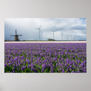 Traditionelle und moderne Windmühle in Poster