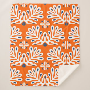 Traditionelle Vintage Ornamente im skandinavischen Sherpadecke