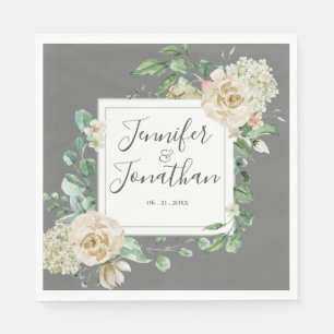Traditionelle weiße Rosenrahmen mit Paarbezeichnun Serviette