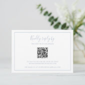 Traditioneller Dusty Blue QR Code Elegante Hochzei RSVP Karte (Stehend Vorderseite)
