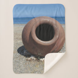 Traditioneller griechischer Terracotta Pot am Stra Sherpadecke