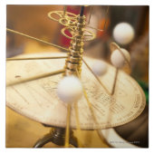 Traditioneller handcrafted Messingorrery mit Fliese (Vorderseite)