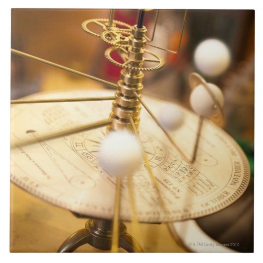 Traditioneller handcrafted Messingorrery mit Fliese (Vorderseite)