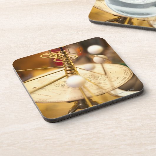 Traditioneller handcrafted Messingorrery mit Untersetzer (Linke Seite)