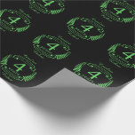 Traditioneller Hochzeitstag in den USA 4 Jahre Geschenkpapier<br><div class="desc">Ein Design, um 4 Jahre Ehe zu feiern. Dieses Design hat eine grüne (die traditionelle Farbe für dieses Jubiläum) farbige Lorbeerdesign auf einem schwarzen Hintergrund. Obst / Blume ist das traditionelle Geschenk ist die USA für diesen Anlass. Der Text liest Obst / Blume 4 Jahre Jubiläum. Ein romantisches Design, um...</div>