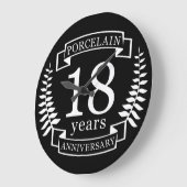 Traditioneller Hochzeitstag Porzellan 18 Jahre Große Wanduhr (Winkel)