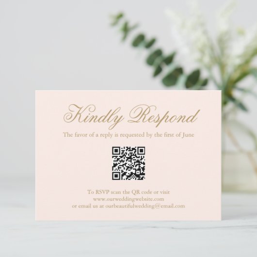 Traditionelles Blush Pink formaler QR Code Hochzei RSVP Karte (Stehend Vorderseite)