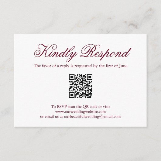 Traditionelles Bugundy-Förmliches QR-Hochzeitsszen RSVP Karte (Vorderseite)