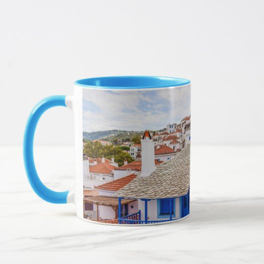 Traditionelles Dorf in der Tasse (Links)
