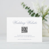 Traditionelles Dusty Blue Formal QR Code Hochzeit Begleitkarte (Stehend Vorderseite)