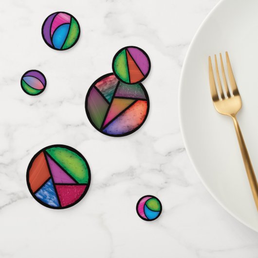 Traditionelles Fenster mit festgehaltenem Glas Konfetti (Gruppe)