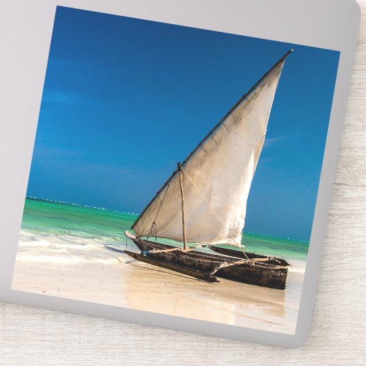 Traditionelles Fischerboot am Strand Aufkleber (Detail)