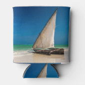 Traditionelles Fischerboot am Strand Dosenkühler (Vorderseite)