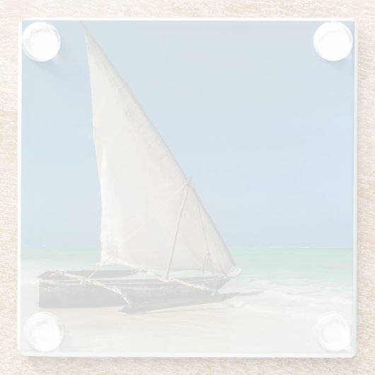 Traditionelles Fischerboot am Strand Glasuntersetzer (Rückseite)