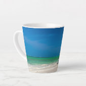 Traditionelles Fischerboot am Strand Milchtasse (Linke Ecke)